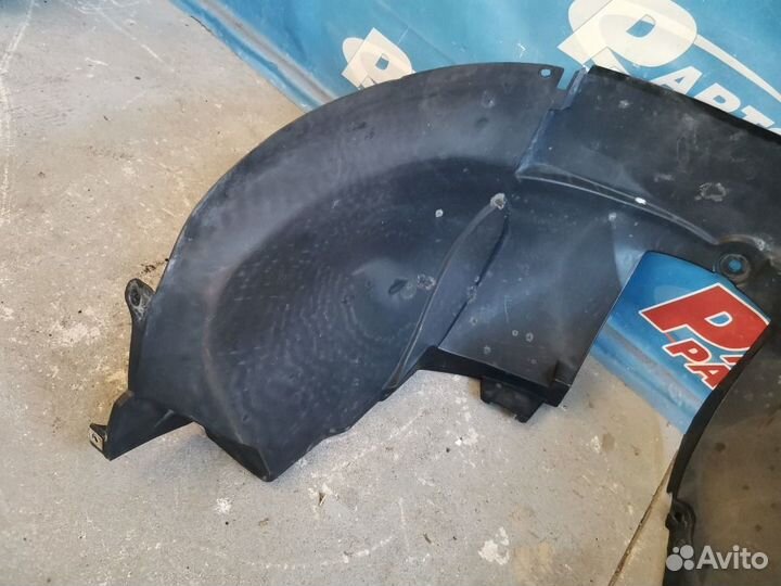 Подкрылок локер передний левый Renault Duster