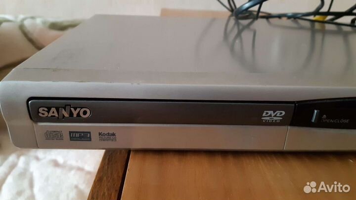DVD плеер sanyo