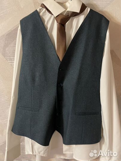 Костюм мужской тройка 54