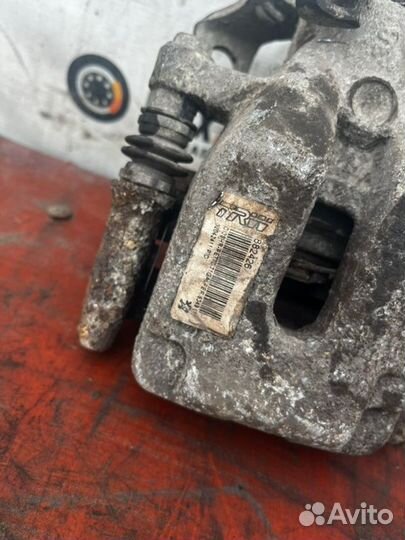 Суппорт тормозной задн. прав. Peugeot 308 2008