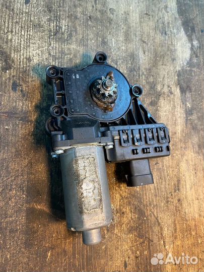 Мотор стеклоподъемника передний Opel astra h