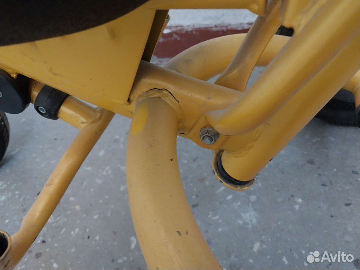 Детский велосипед с ручкой