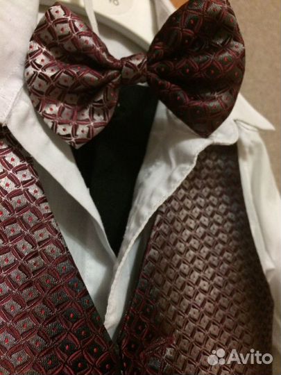 Костюм тройка с бабочкой