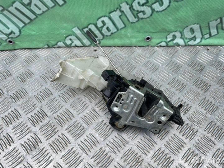 Замок двери передний левый Mercedes-Benz E-Class