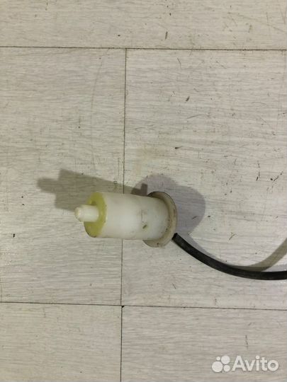 Датчик уровня жидкости омывателя KIA RIO 3 1.4 мт