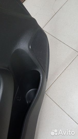 Обшивка двери передняя левая Киа Рио 4,х лайн