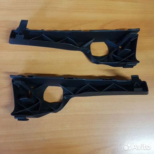 Кронштейны под фару 2шт Ford Focus 2 дорестайл