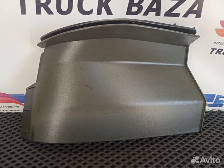 504156595 Накладка угла кабины правая