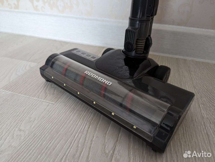 Пылесос Redmond RV-UR362