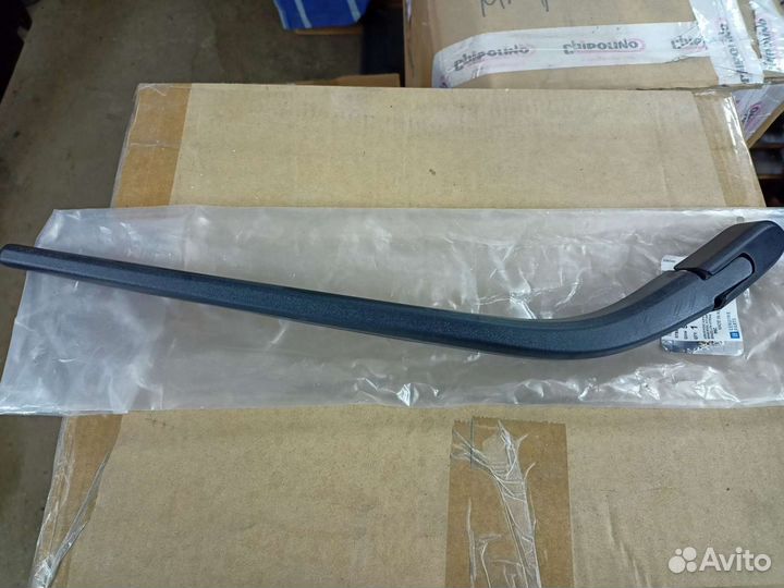 Держатель щетки заднего очистителя с заглушкой