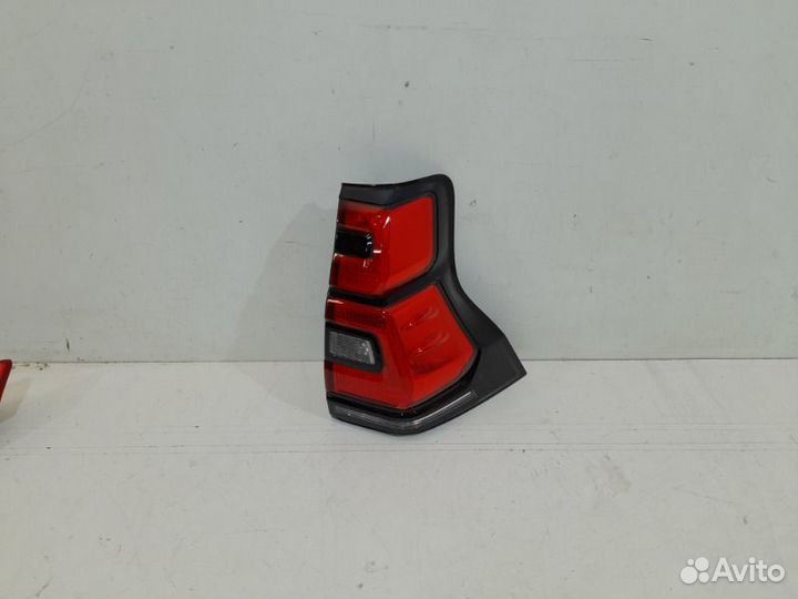 Фонарь задний правый Toyota Land Cruiser Prado