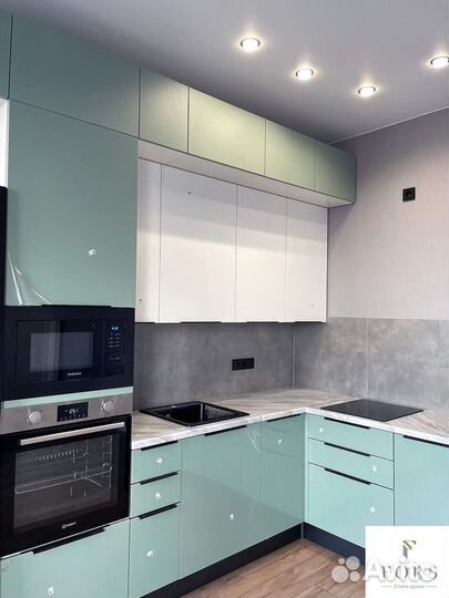 Встроенный кухонный гарнитур 