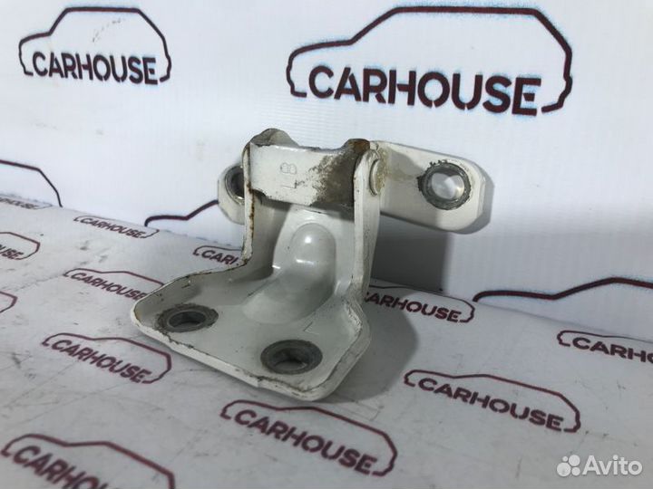 Петля двери задняя правая Mazda Familia 1.5 2001