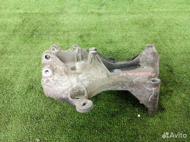 Кронштейн генератора Renault Logan 1 K7M 2009