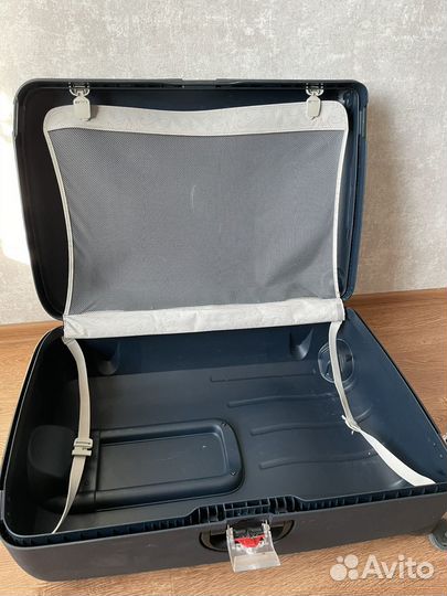 Чемодан на колесах samsonite