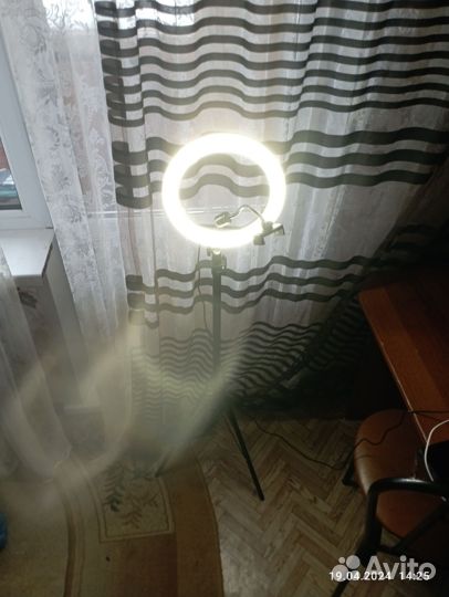 Кольцевая лампа со штативом