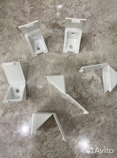 Пластиковые уголки для сборки мебели