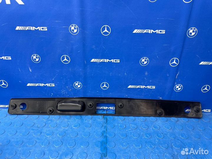 Накладка крышки багажника Mercedes-Benz E300 W211