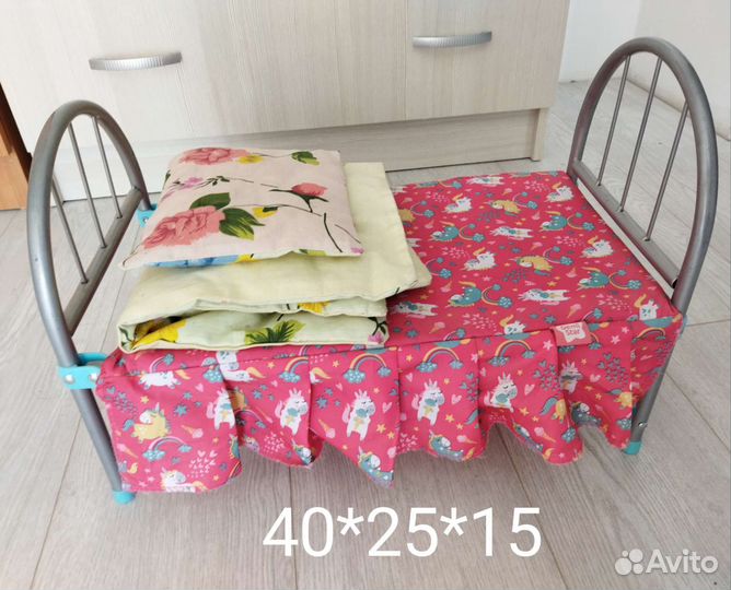 Игрушка. Кровать для кукол