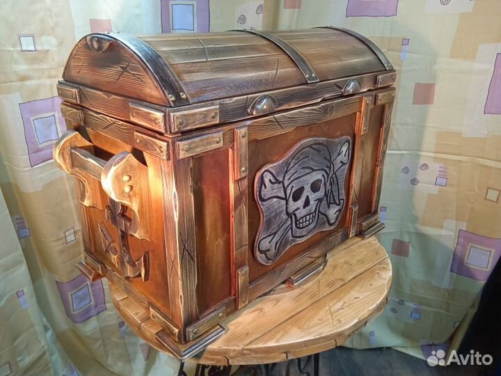 Сундук из натурального дерева