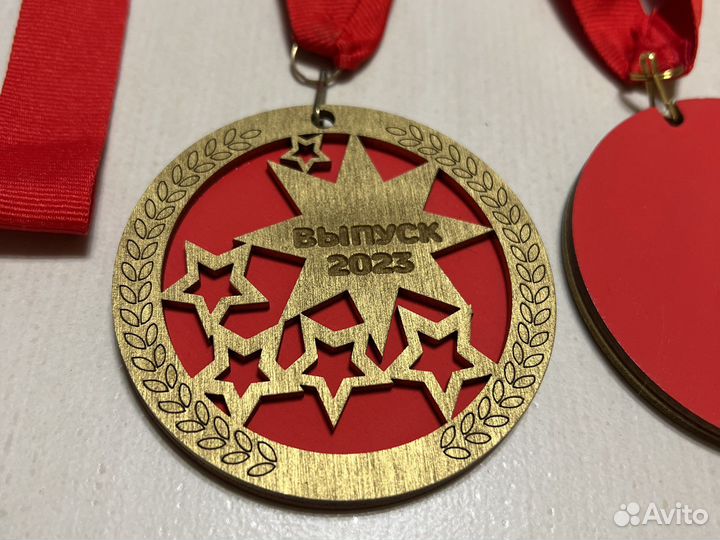 Медаль выпускника 2023 года деревянная