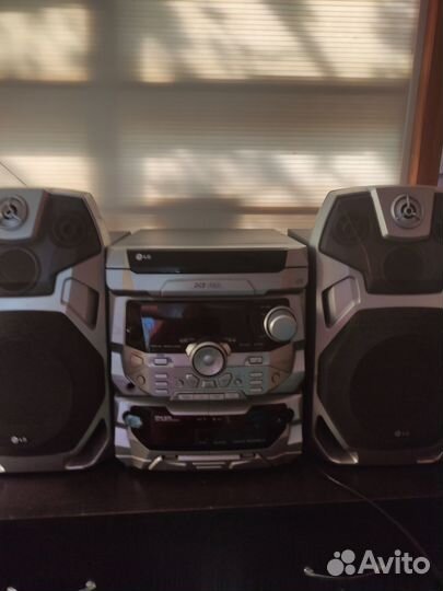 Продаю музыкальный центр LG FFH-515