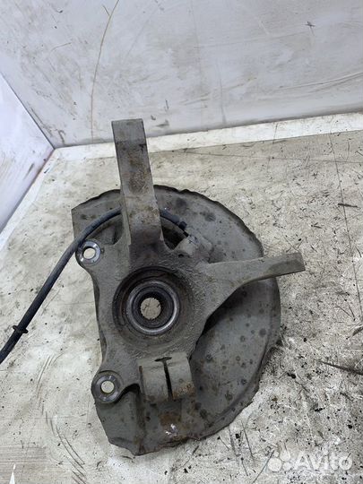 Кулак поворотный передний правый Mitsubishi Lancer