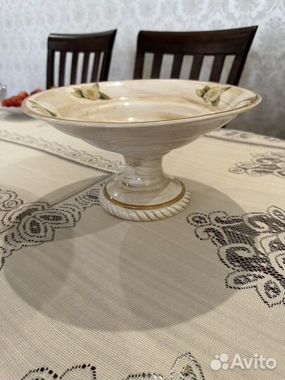 Ваза для фруктов на ножке