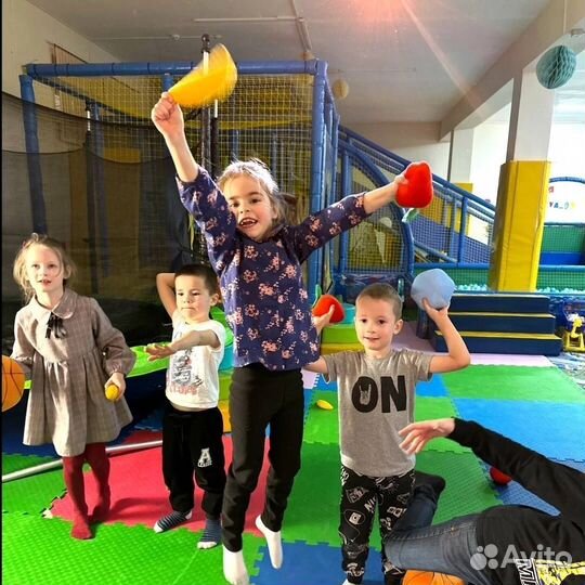 Интерактивный аттракцион стена Кидалки