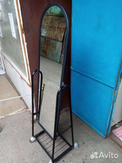 Напольное зеркало цвет белый и черный