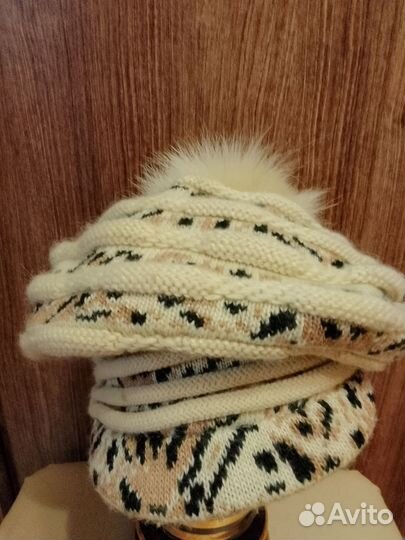 Шапка женская вязаная объемная