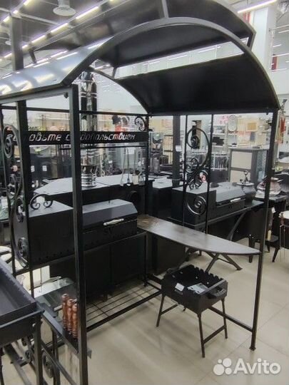 Мангальная зона под крышей