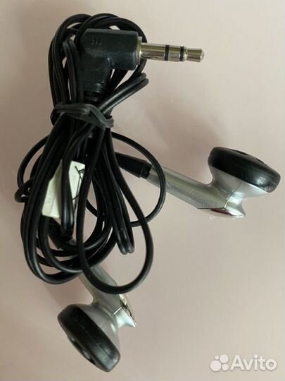 Проводные наушники