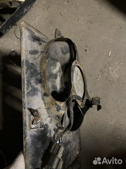 Вентилятор радиатора Mitsubishi carisma