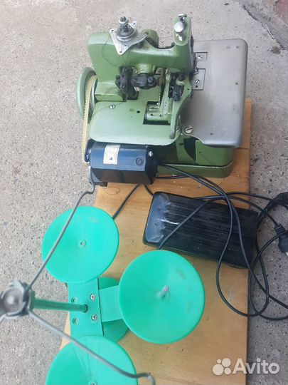 Машинка швейная. Оверлок. Крае-обметочная. Бытовая