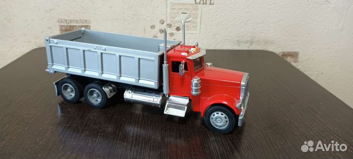 Модель Peterbilt 1/32