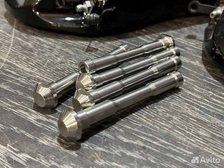 Палец распорный суппорта brembo 6pot RS AMG GT