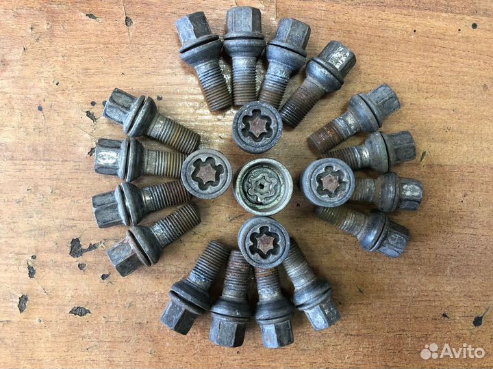 Комплект болтов с секретками Skoda Volkswagen