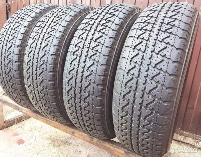 Kumho Road Venture AT 825 265/70 R16 112S