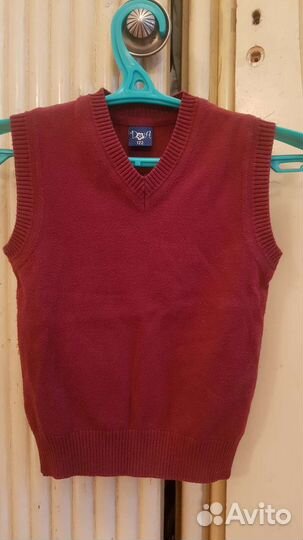 Жилетка школьная бордовая