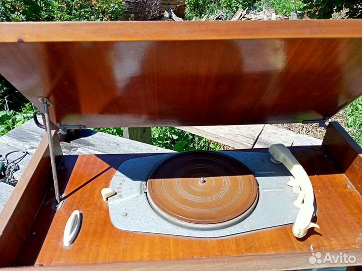 Радиола Рекорд 61М2 СССР