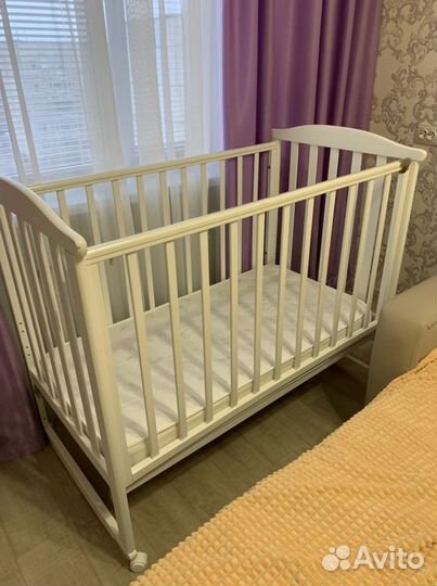 Детская кроватка с матрасом