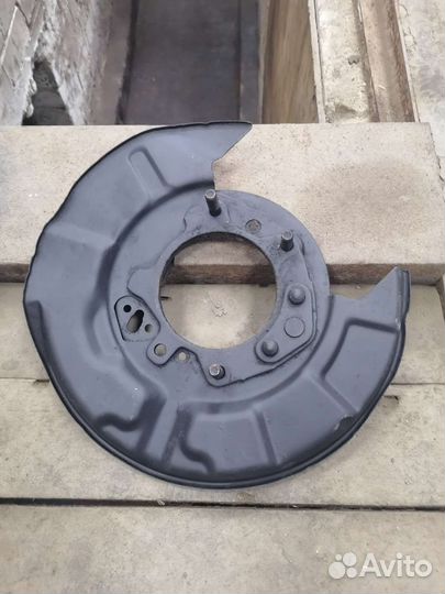 Кожух тормозного диска тойота Марк 100