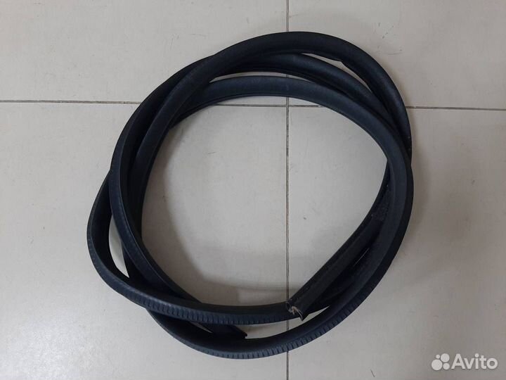 Уплотнитель проема двери задней правой Mitsubishi