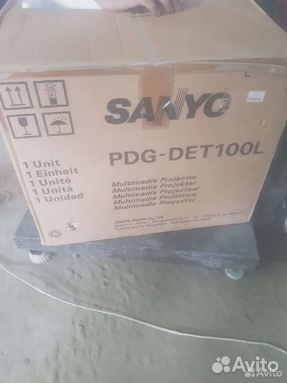 Проектор Sanyo Pdg det100l