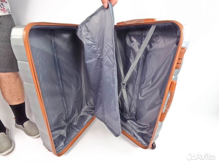 Чемодан большой серый ударопрочный