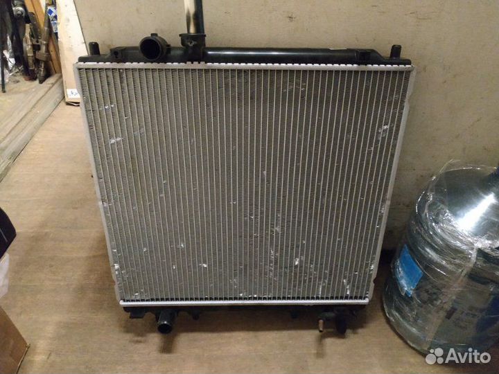 Радиатор охлаждения двигателя Hyundai Terracan