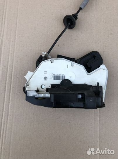 Замок задней левой двери Skoda Rapid