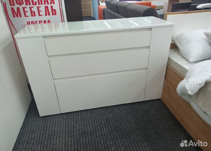 Комод белый со стеклом 130 см