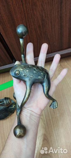 Статуэтки,фигурки бронза лягушка спортсмен